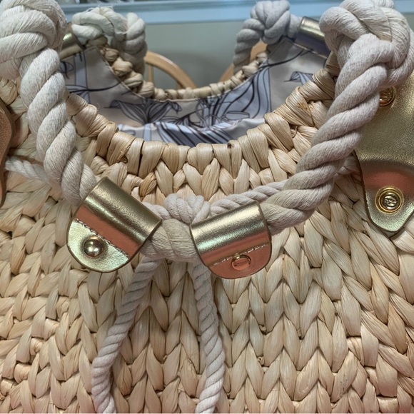 👜 Fully Lined Straw Summer Tote ☀️ - Picture 4 of 8